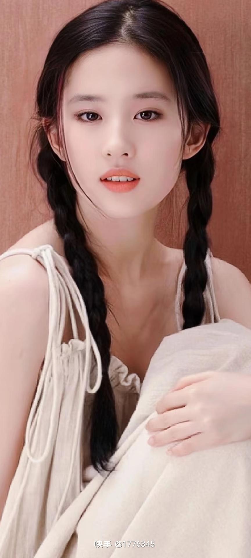谈谈明星的事神仙姐姐刘亦菲因为是天上的嫦娥下凡所以还没有结婚[送心][送心][送
