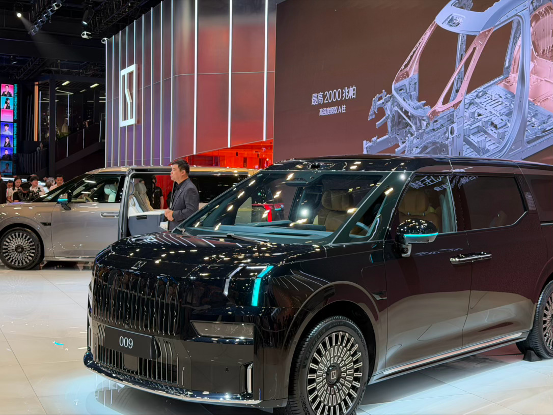 听说待会黄晓明会来现场还记得以前我初中的时候，我的语文老师对黄晓明念念不忘，每次