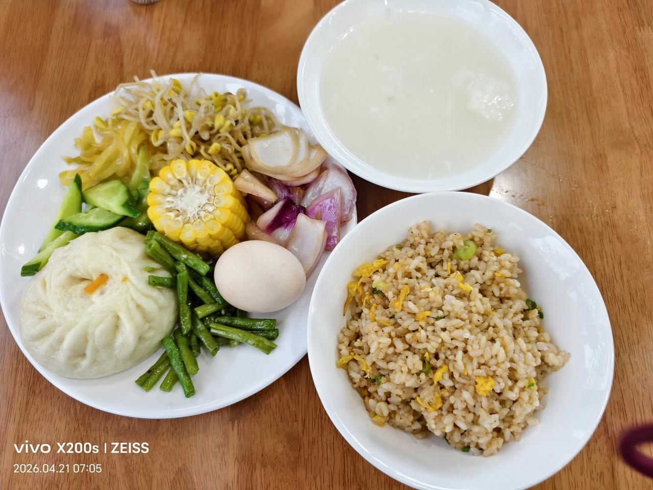 晒出每日美食自助营养早餐6元/1人。