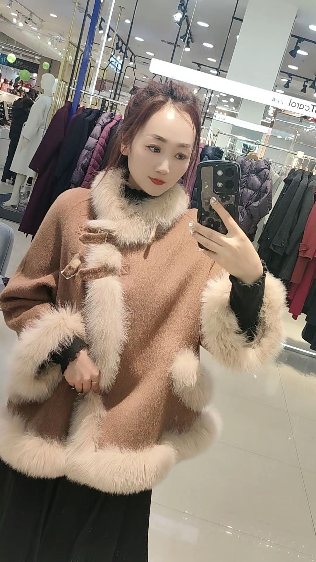 什么都是假的，只有买得新衣服让我开心才是真的