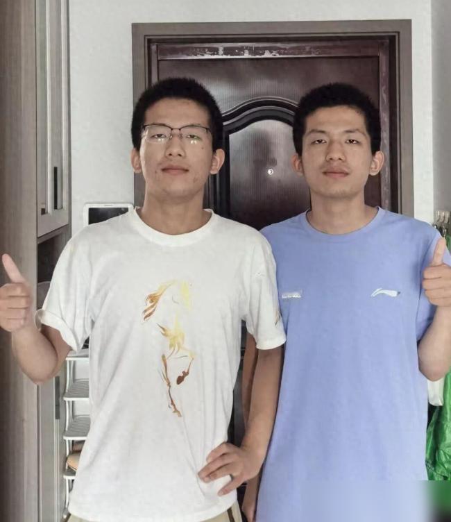 清华已联系！安徽双胞胎高考只差1分，父亲一句话，比分数更值得琢磨。

哥哥考69