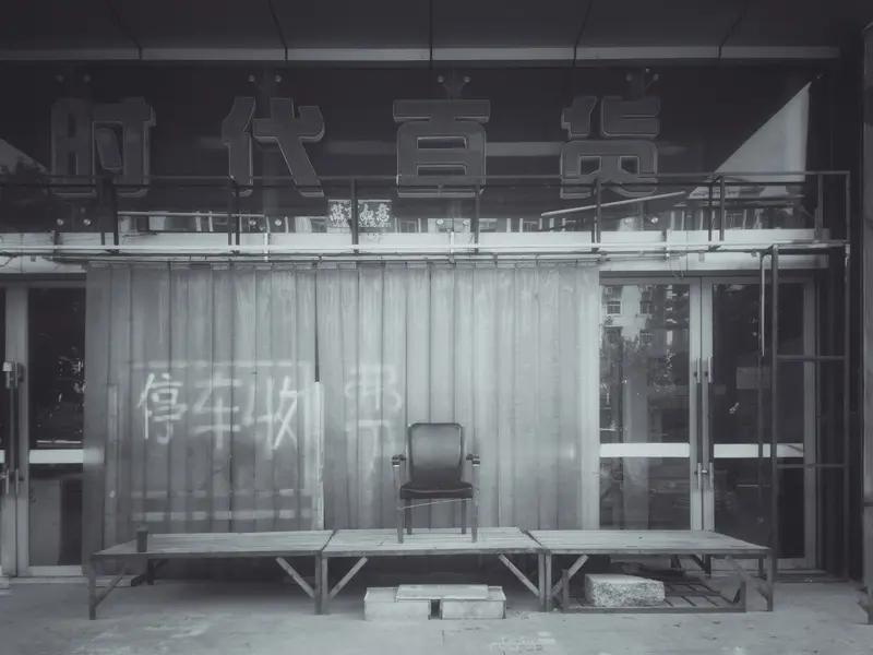嘿，你说人老了最怕啥？这问题看着简单，琢磨起来还真有不少门道。
 
很多人觉得，