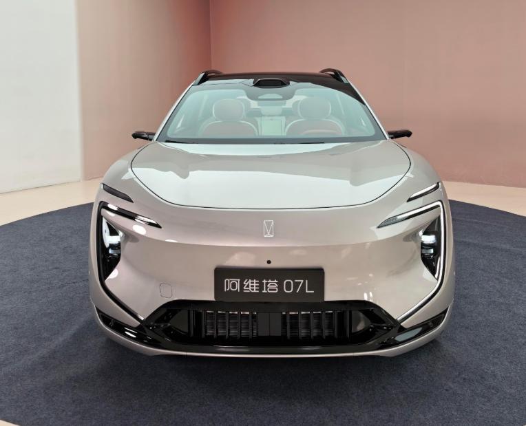 阿维塔07L预售23万起，能扛起港股上市大旗吗
先聊个背景：阿维塔6月30号刚重