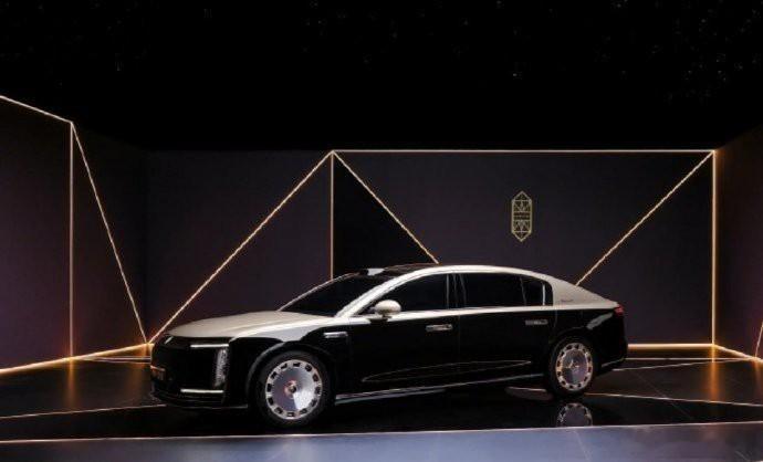 尊界S800，长途商务的完美伴侣。智能驾驶系统让旅途轻松自如，高速与城市间无缝切