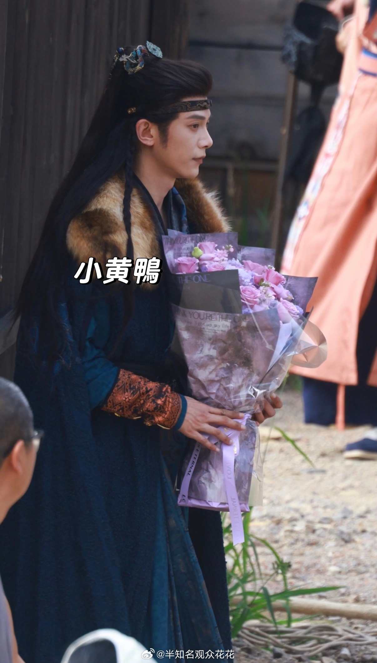 哇 恭喜杀青邓凯将门独后杀青邓凯将门独后杀青捧花照