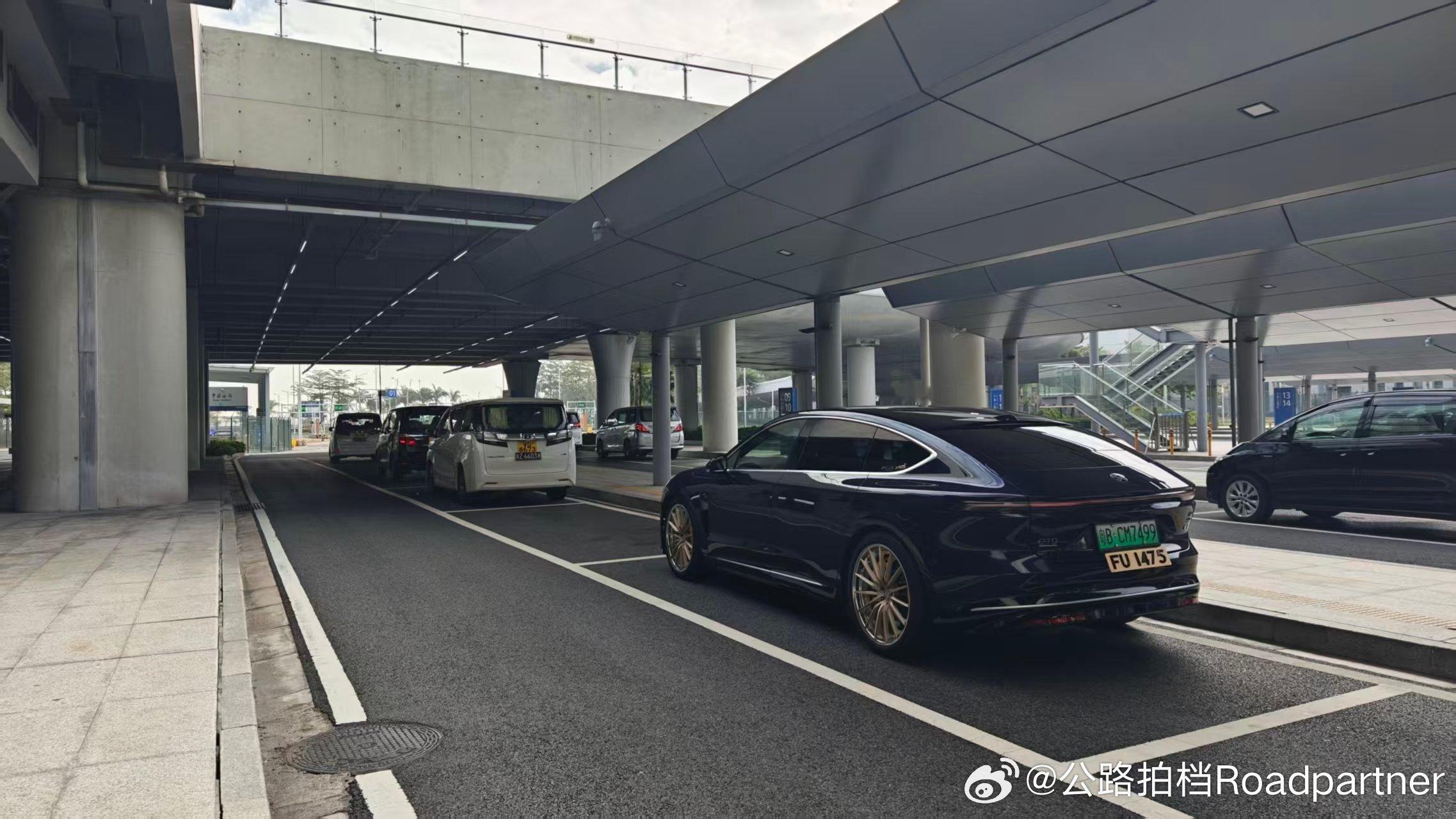 这应该是第一台进港的蔚来ET9蔚来