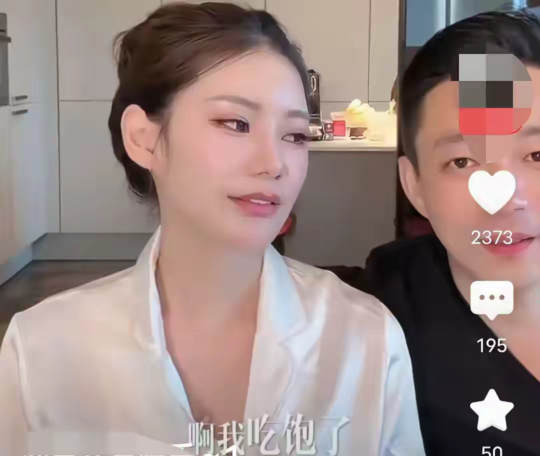 直播中，马筱梅吃饱想睡觉，索性躺下了，汪小菲着急:“我怎么办?你在的时候人多，我