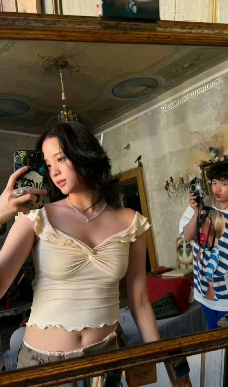 欧阳娜娜治好了我的身材焦虑，她这么瘦都有小肚子 