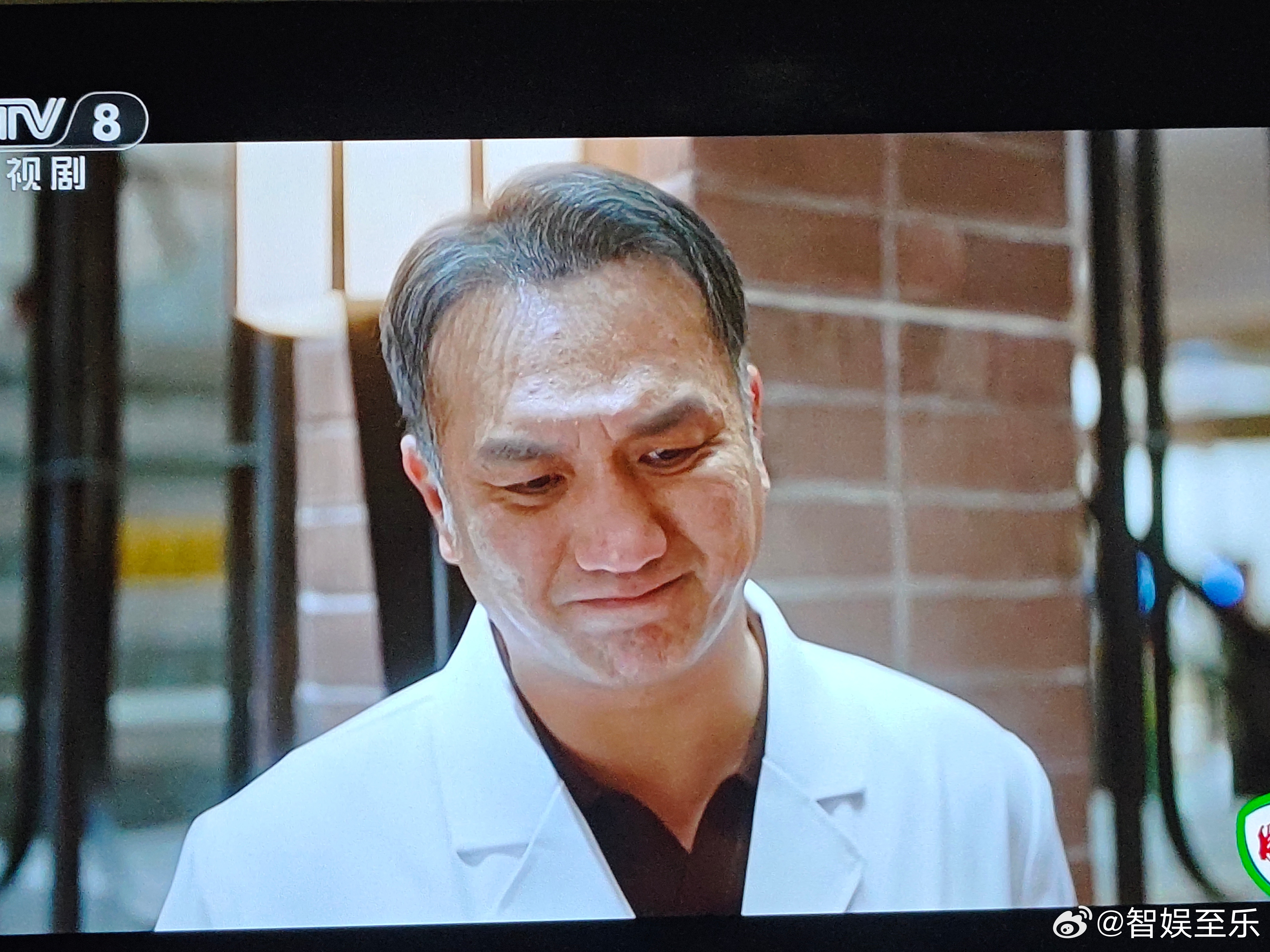 说说黄觉！黄觉年轻时除了高，有男人味，也不算帅，演技也没有，却被李少红相中力捧，