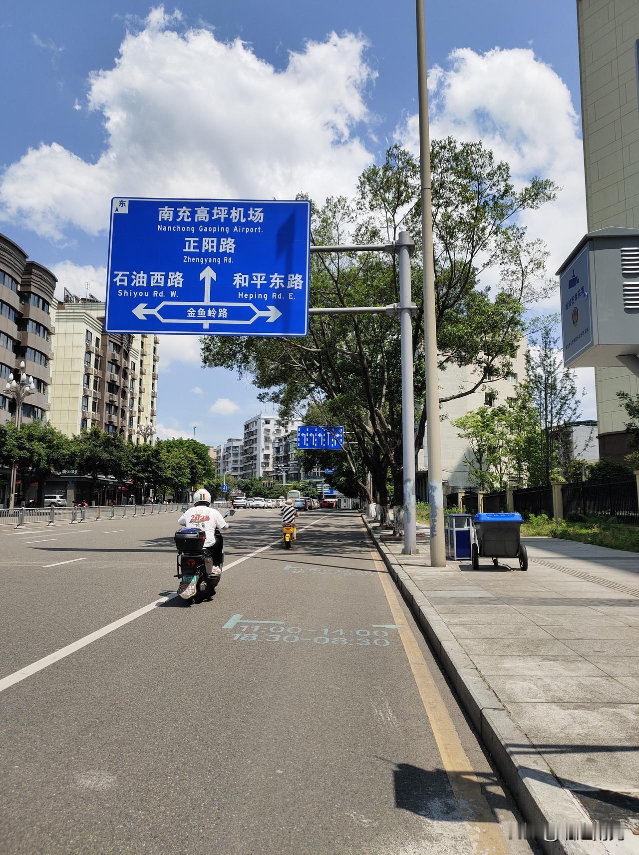 今年城区的人行道陆续安了监控，你看到了吗？