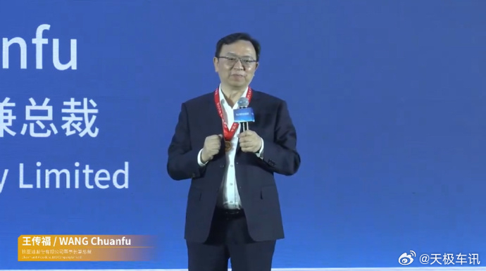 比亚迪员工总数突破102万 在第三十三届中国汽车工程学会年会上，王传福公布了这个
