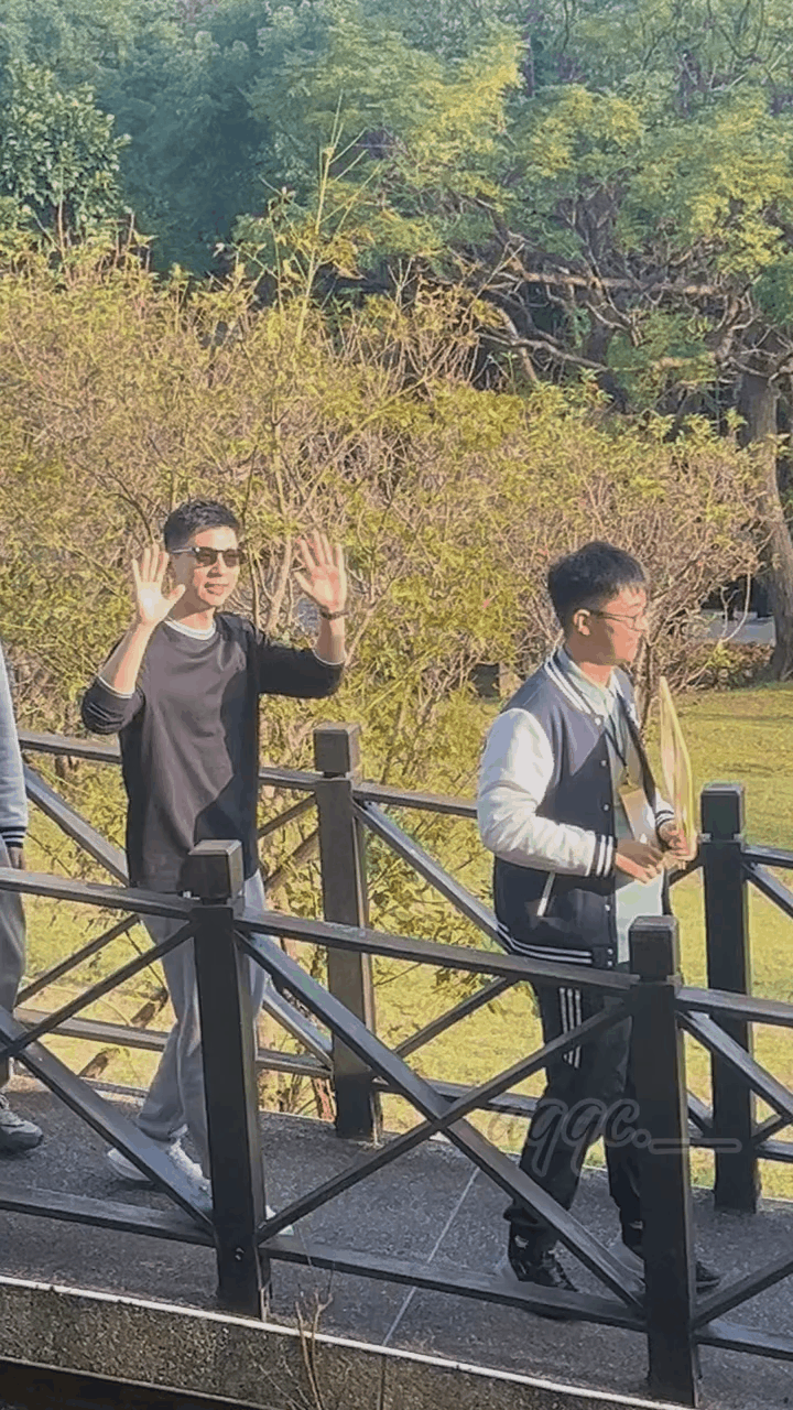 挥挥手的都要发出来吼[可怜] 