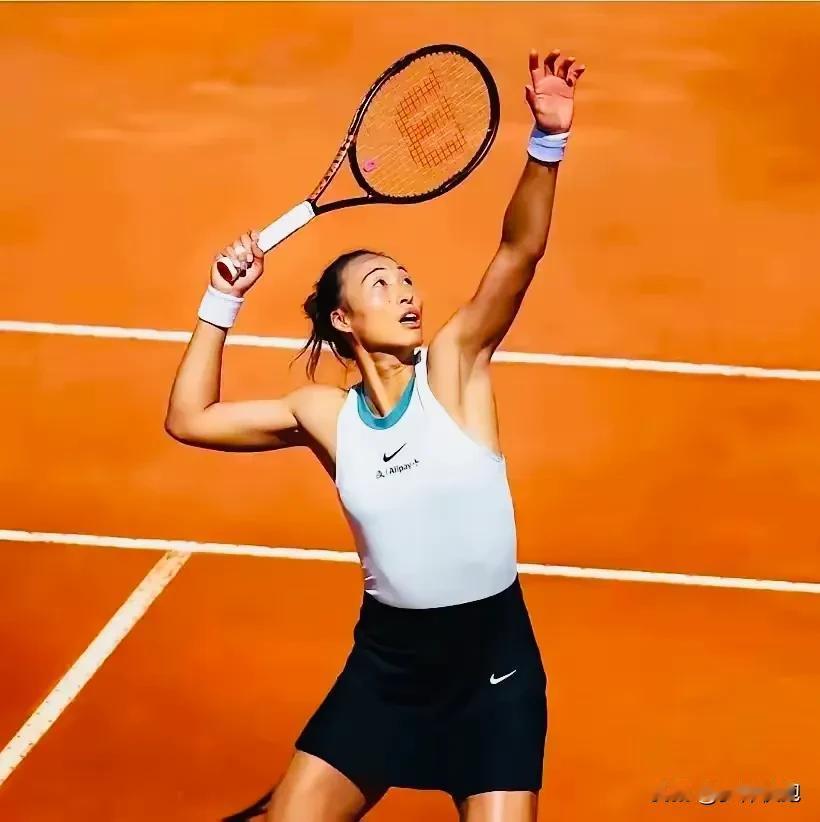 郑钦文轻松晋级法网女单第二轮！作为赛会七号种子，郑钦文首轮对手是即将谢幕的法国3