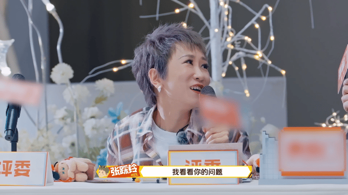 武大靖回应被大胖媳妇教滑冰 大胖媳妇教滑冰，那架势仿佛自己就是冰场王者，武大靖在