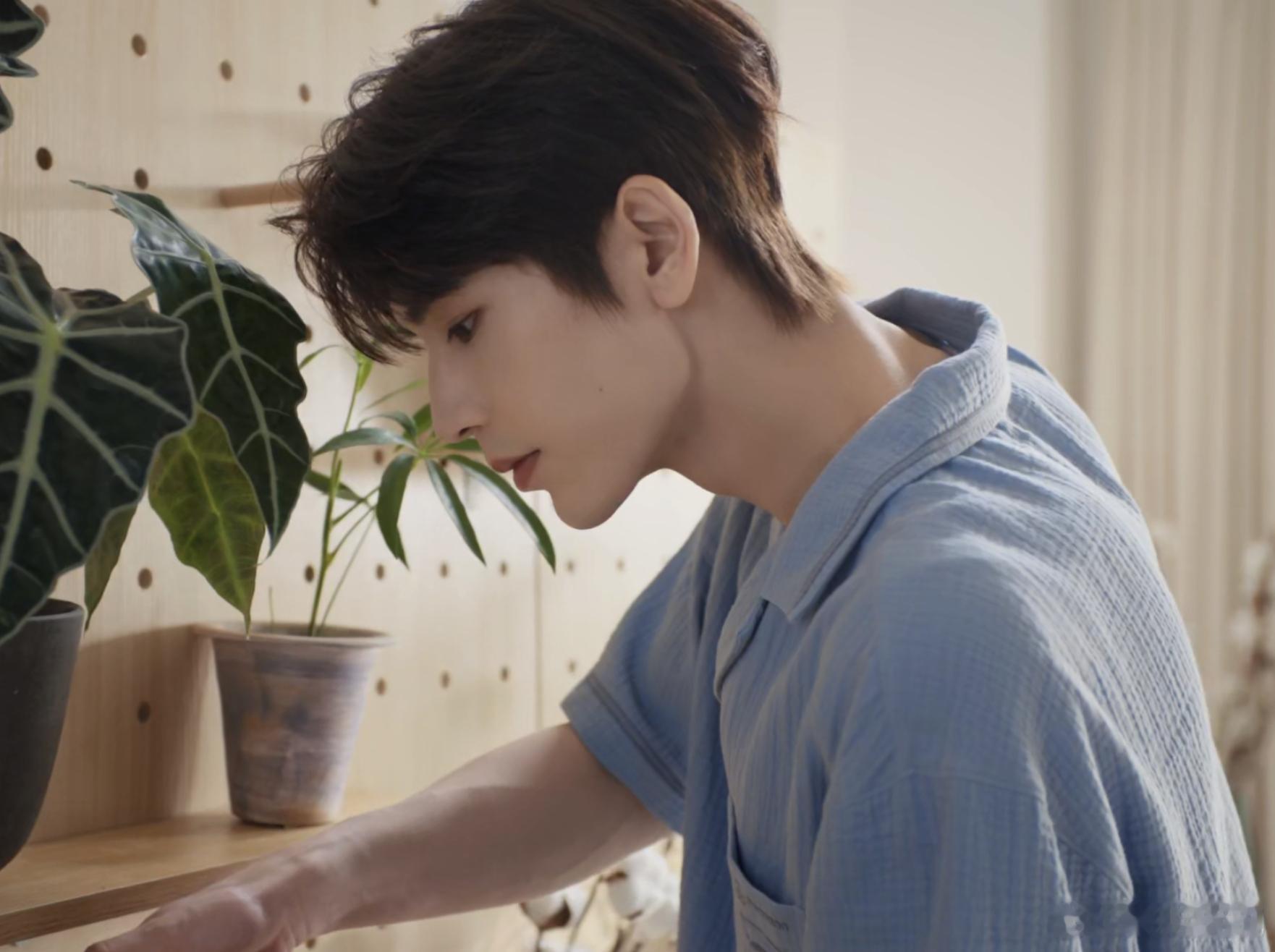 张凌赫的舒适OOTD张凌赫的全棉舒适学张凌赫代言全棉时代家居休闲服饰 全棉的质感