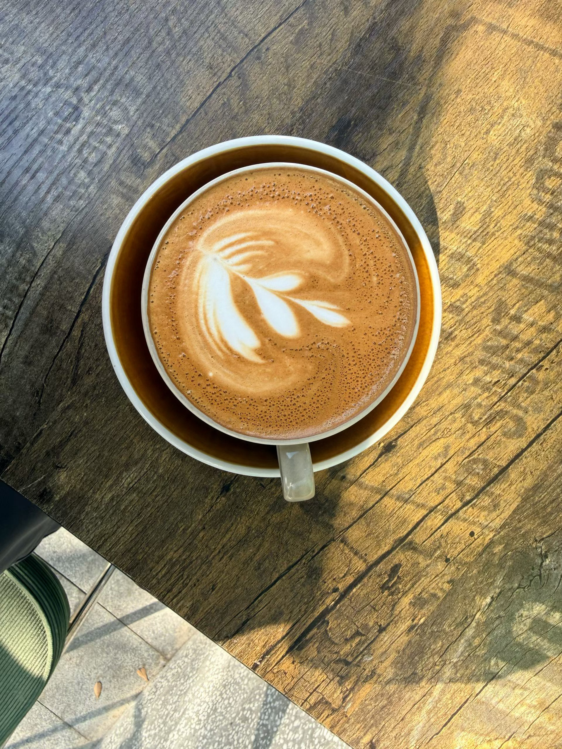 生活没有比较，每个人的路不同，守好自己的节奏，过好自己的生活。生活没有比较，只有