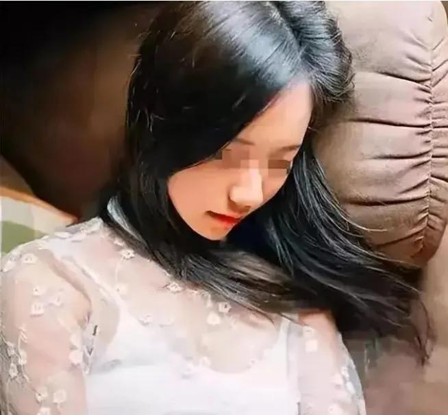 湖北恩施，一男子约前女友吃烧烤，前女友带同学一起赴约，后来，几人又到男子出租屋继