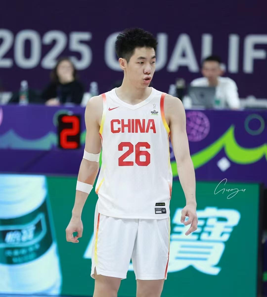 中国男篮防守大闸亚运会报销，锋线用人捉襟见肘，防守重担落到崔永熙身上
中国男篮这