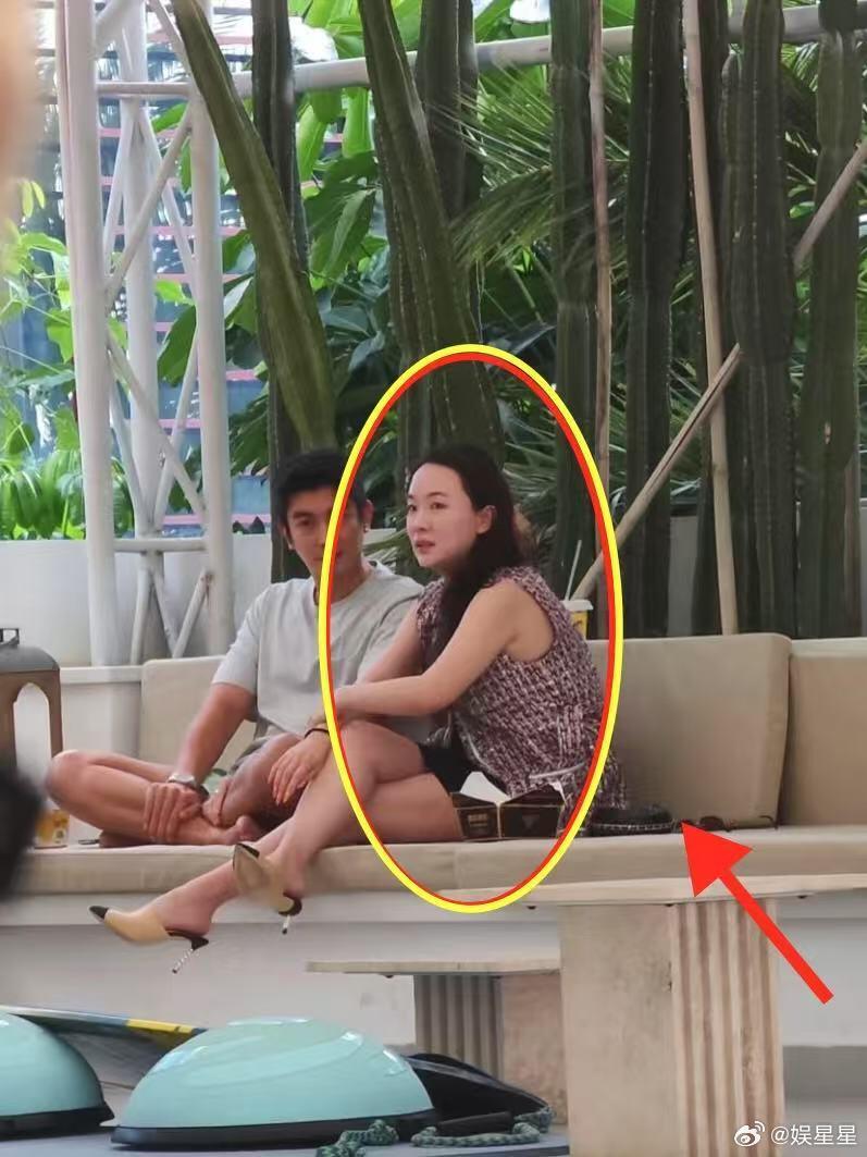 霍思燕真的好幸福啊，有那么爱他的老公和这么可爱的孩子，现在四十多了状态依旧那么好