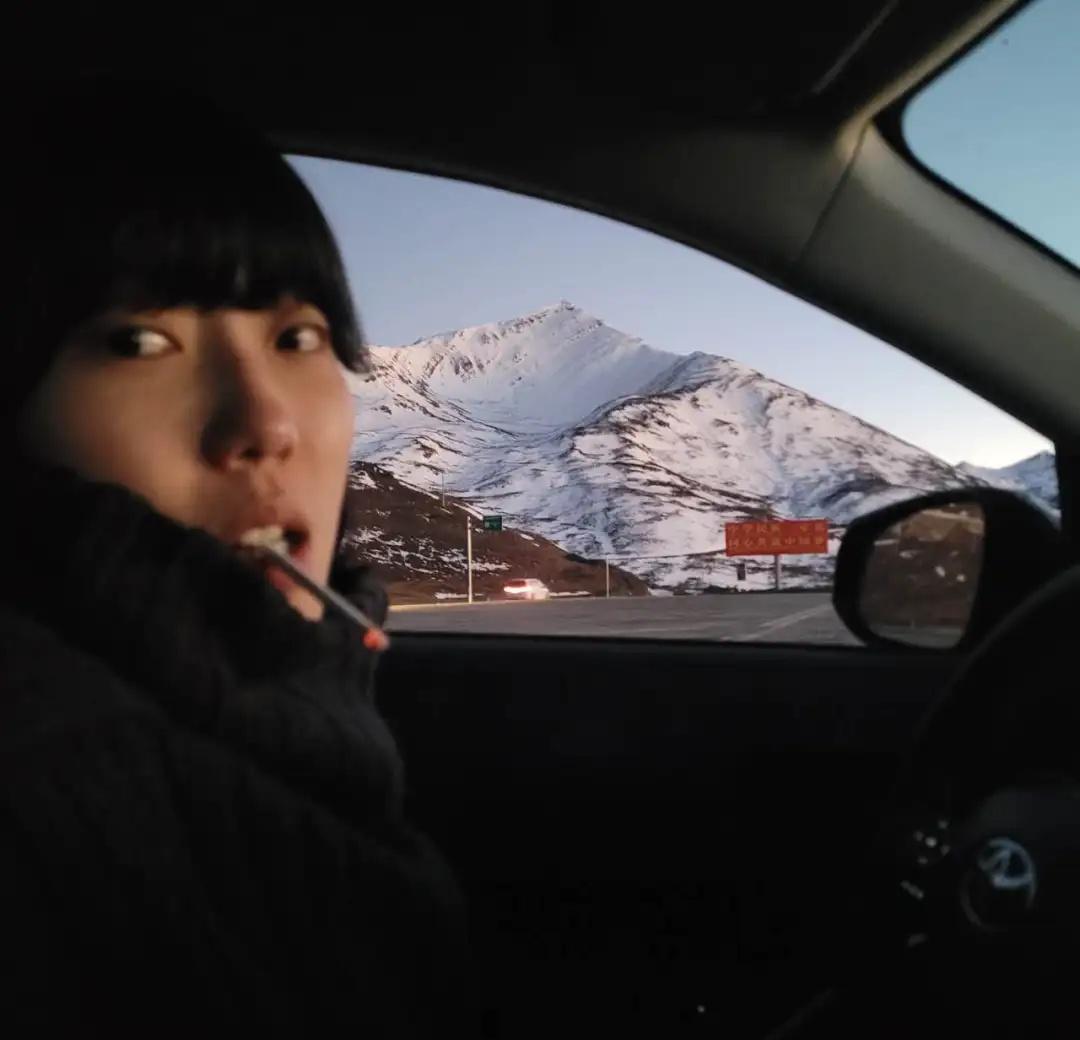 来川西才有的活人感🚗🏔️
好幸运能碰上好天气呜呜
感恩
每次来川西都感觉自己