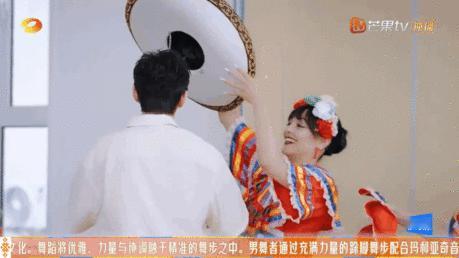 邓为下雨丢行李不会崩溃周冬雨说邓为适合当导游花少8首播观后感，异国旅行变数颇多，