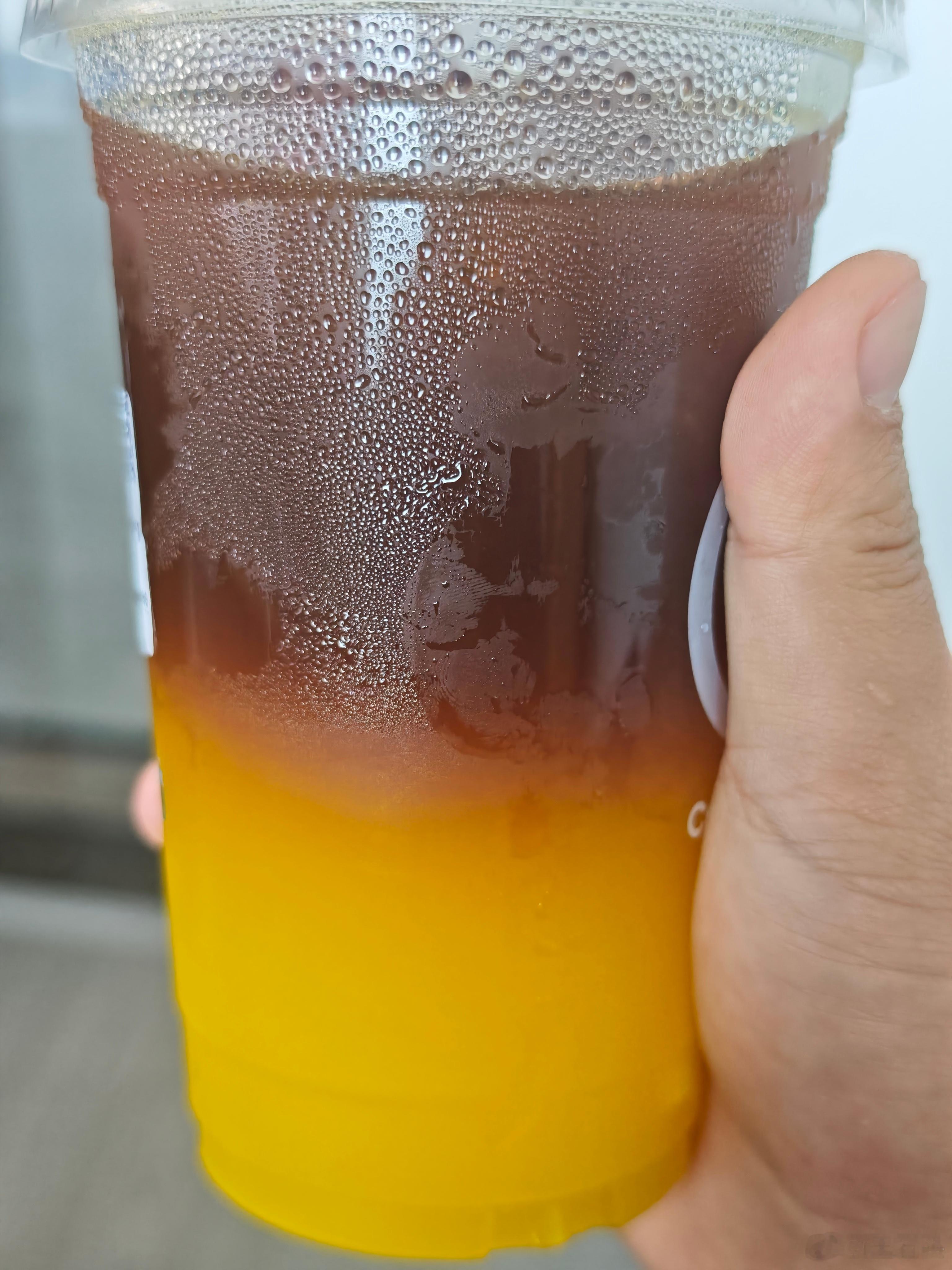 天气热起来了，一天就得喝两杯超大杯冰美式，这个橙C美式挺好喝的，个人复购率最高～