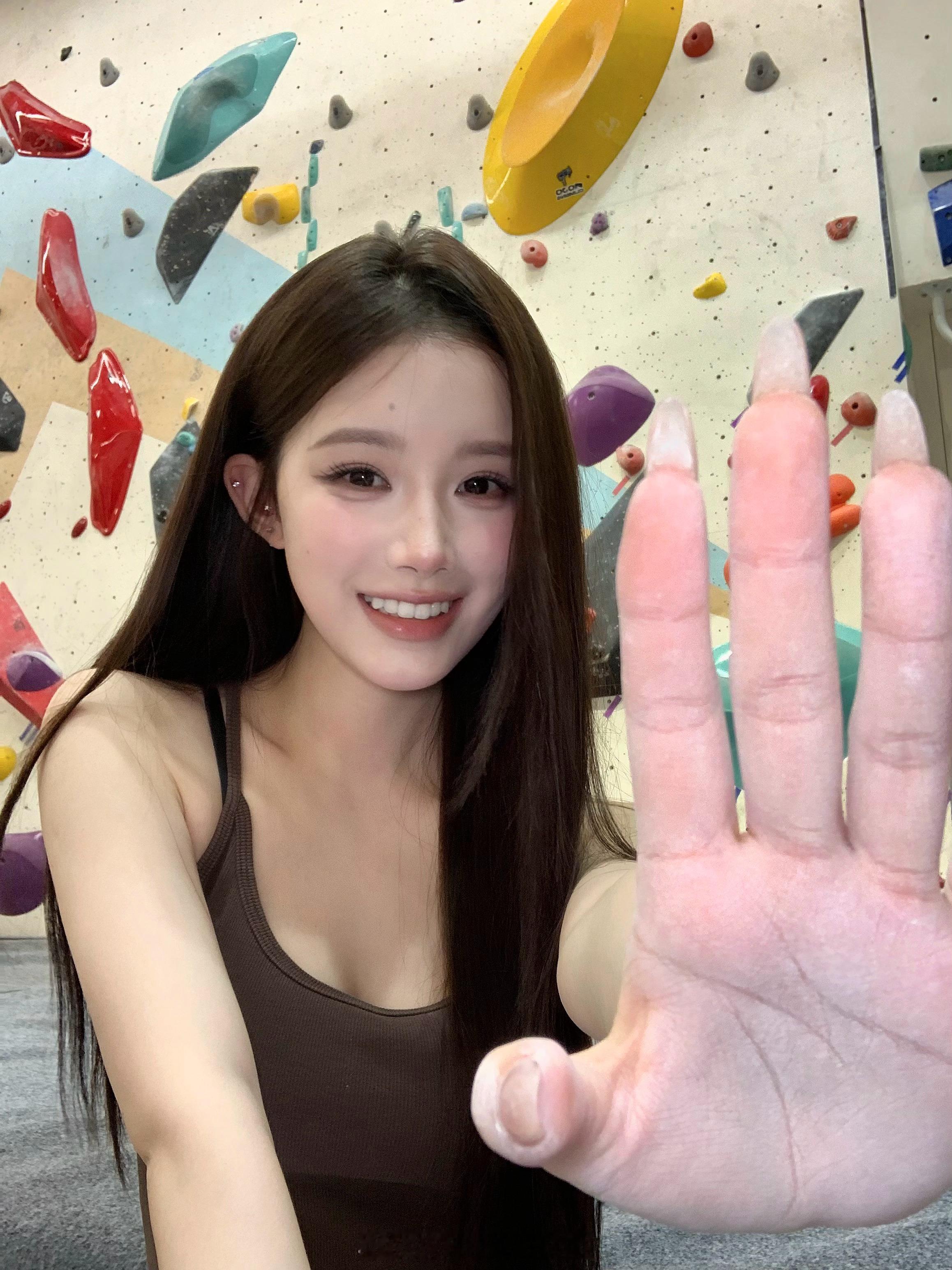 说三个事1.我去好配2.睡觉了晚安 明早🎵见3.已严肃更新vlog一集 🍠有