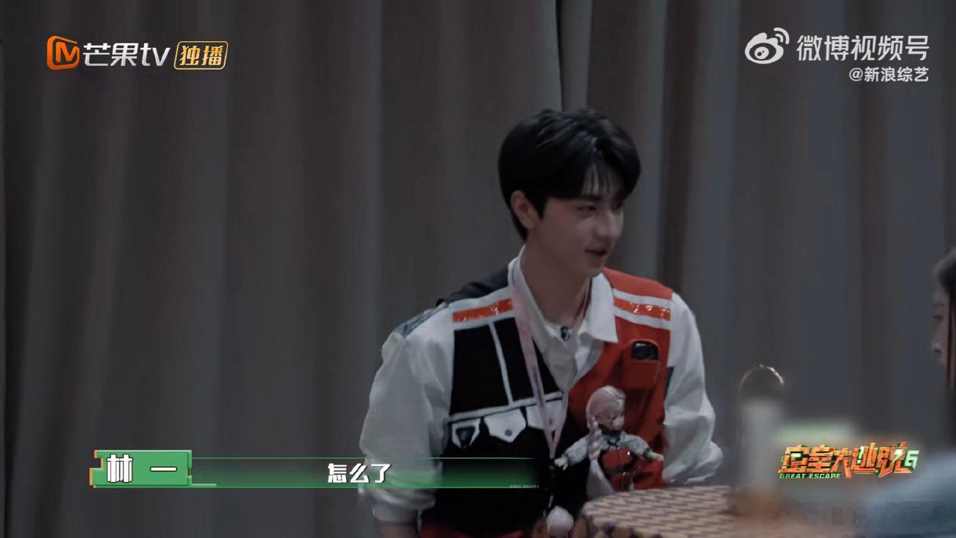 #林一的一是e人的e#哈哈哈林一绝对就是e人中的“战斗机”！进入水吧看见一个垂头
