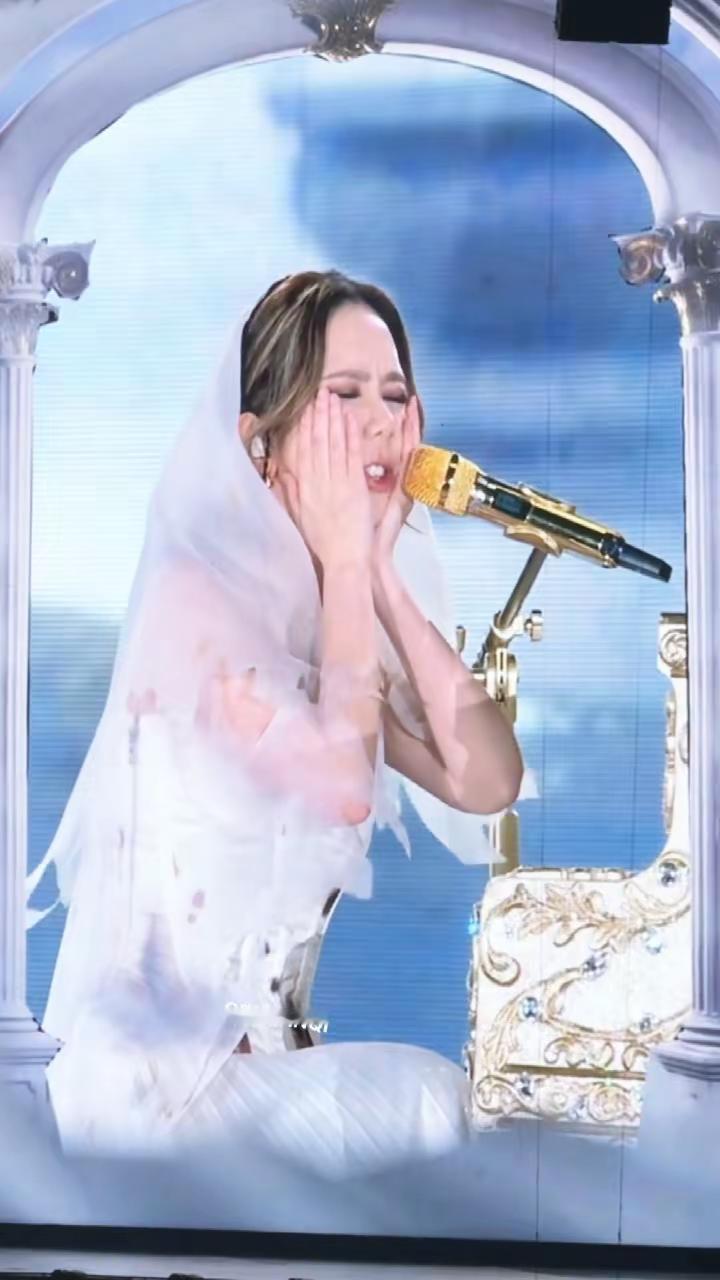 捧脸杀啊啊啊啊啊啊🥰 解解宝太萌啦！邓紫棋 邓紫棋演唱会 可爱 邓紫棋iamg