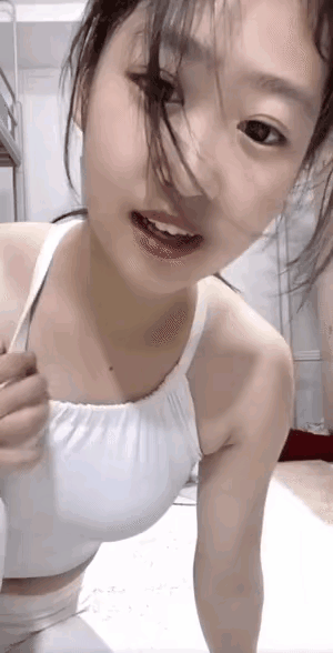 美女：“有痣者事竟成”！
