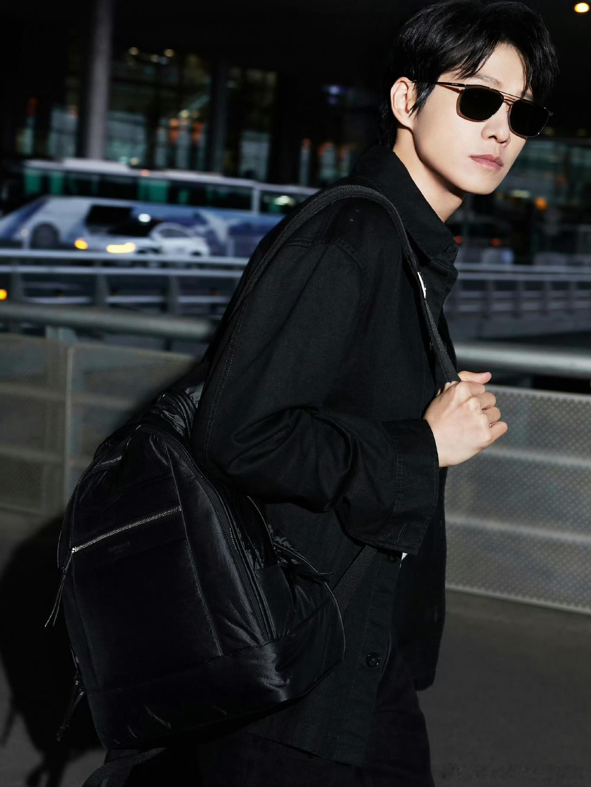 对接确认魏大勋巴黎时装周行程对接确认魏大勋受邀出席Saint Laurent巴黎