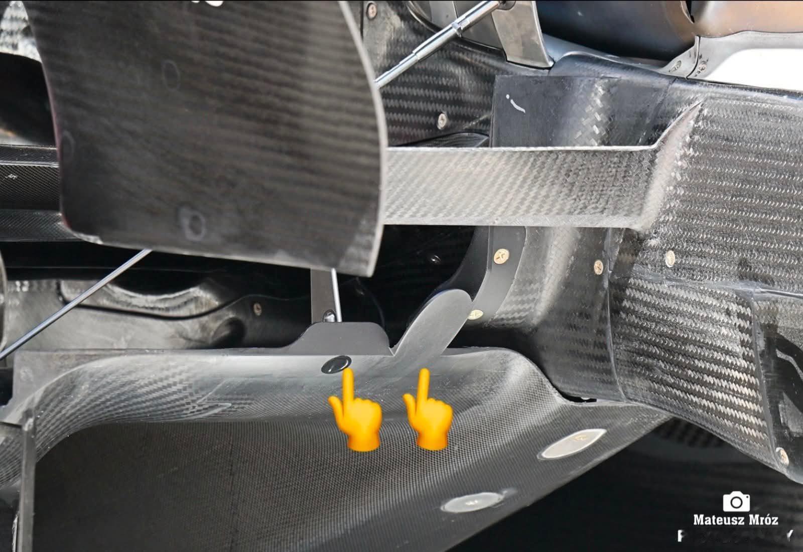 F12026F1匈牙利大奖赛 红牛在扩散器上加了两个翼片。之前梅赛德斯也有过类似