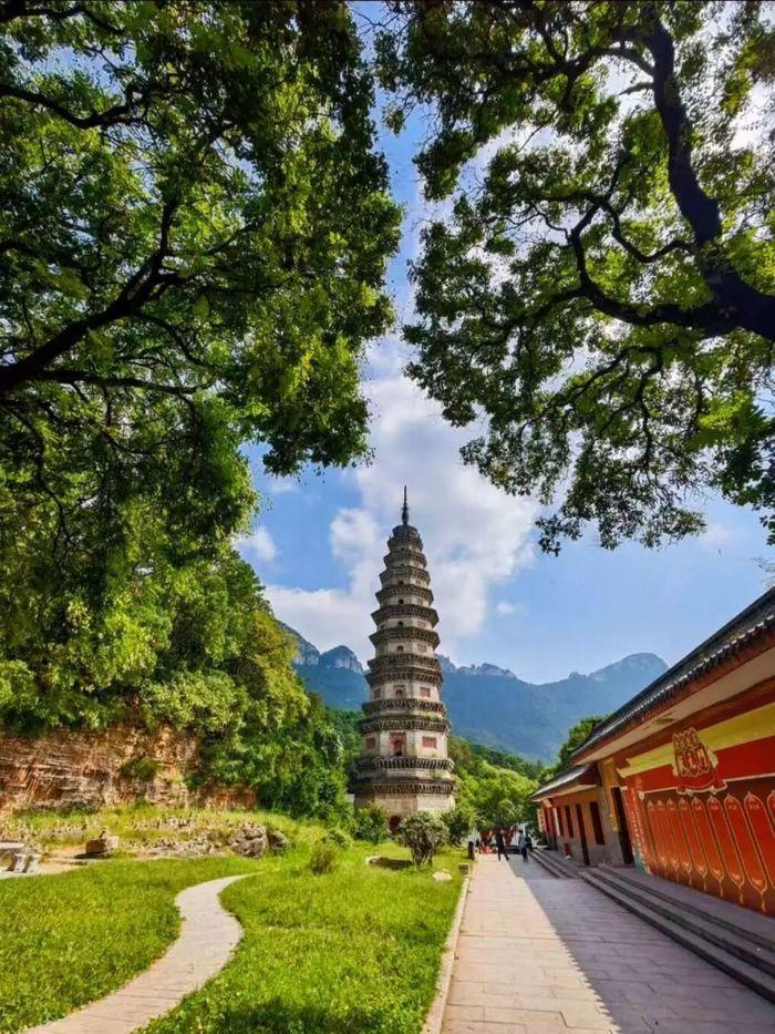 @全国中高考考生，即日起至8月31日游济南灵岩寺景区可免门票：近日，济南灵岩寺景