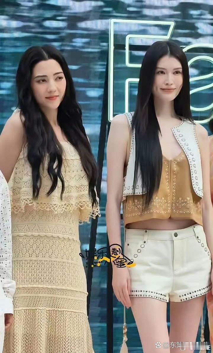 娜然和何穗两位大美女同框，身高竟然相差无几 