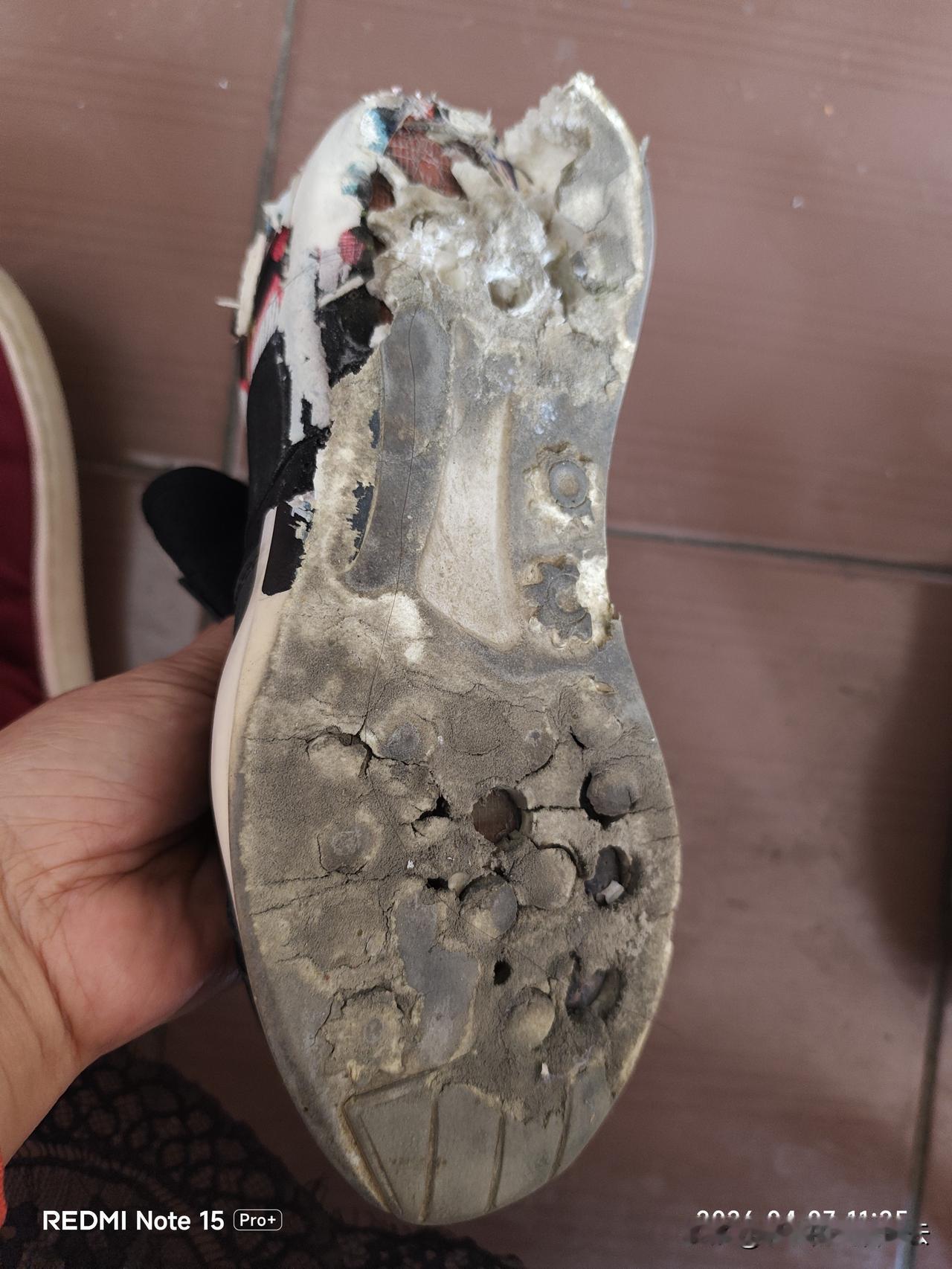 老年人买的皮鞋，千万别舍不得穿，否则损失浪费更大。

一直嫌着这双鞋有点内增高，