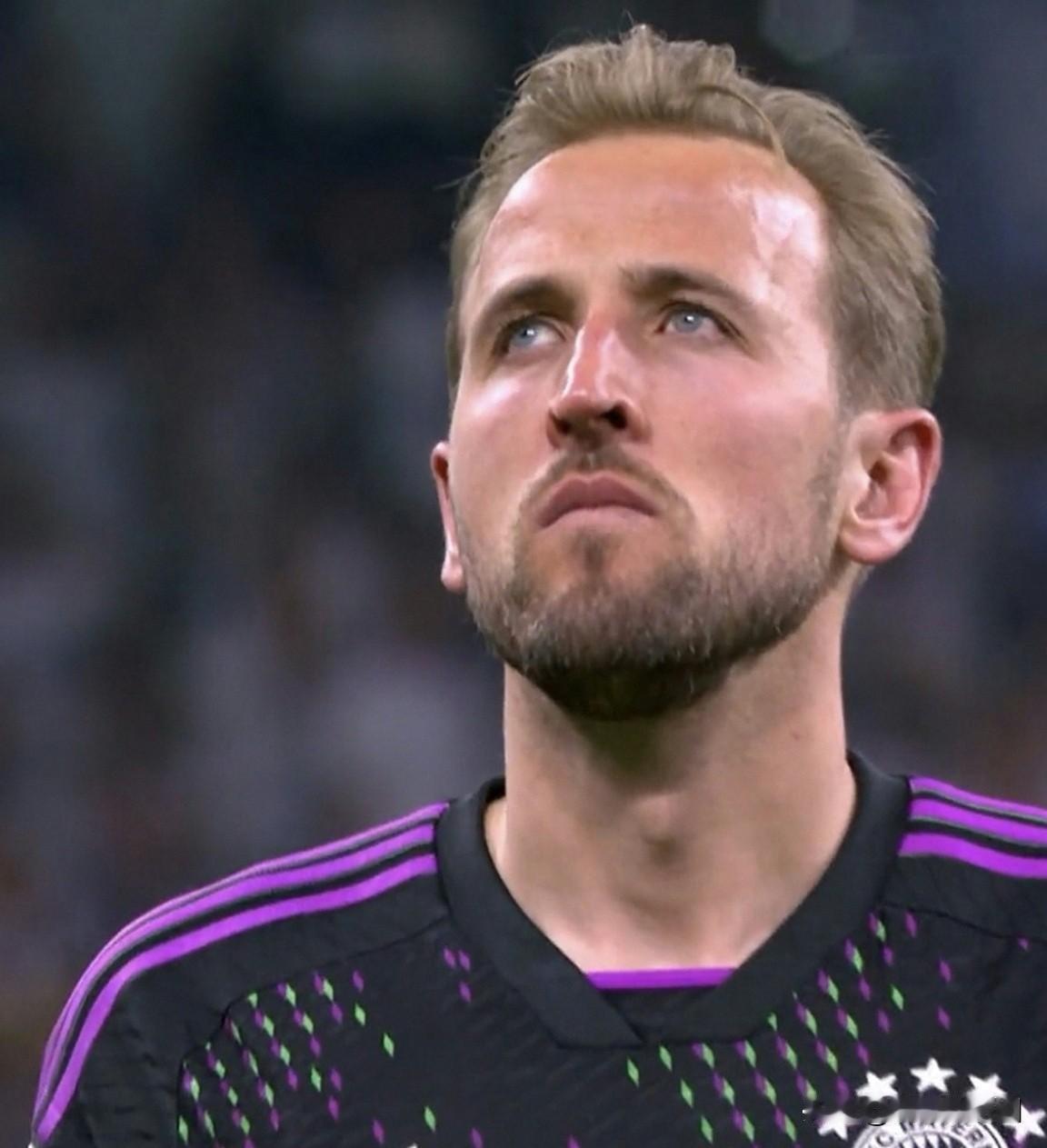 这次金球奖得主到底是谁？
我觉得应该轮到凯恩了！

北京时间明天凌晨3点，
欧冠