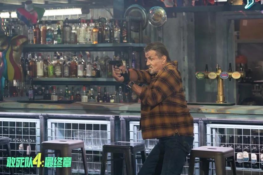 太燃了，77岁的史泰龙，率一众老牌打星回归了！

《敢死队》这部陪伴了许多人走过