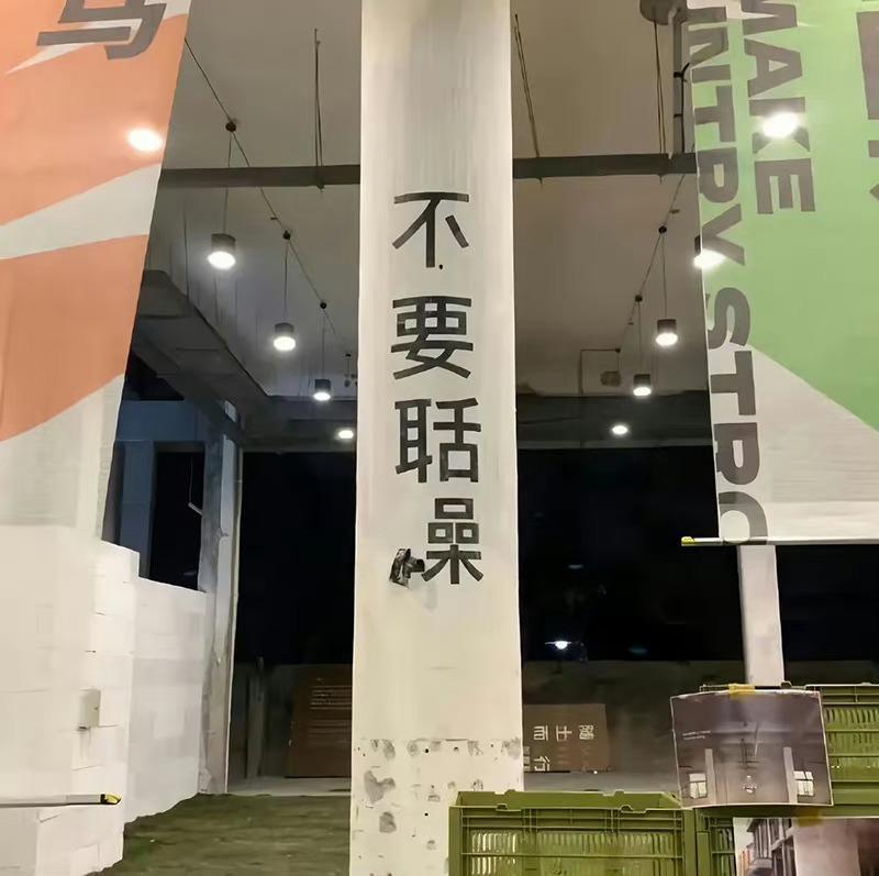 滴滴，来一组𝑾𝒆𝑪𝒉𝒂𝒕文字背景图 ​​​