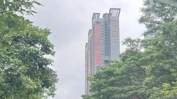 近日，深圳大学丽湖校区因研究生扩招面临宿舍“床位荒”，拟租赁汉园茗院A区整栋回迁