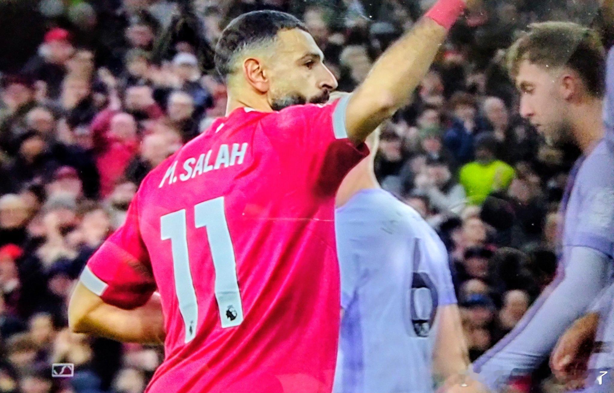 斯洛特评价萨拉赫：“他始终是场上的威胁。我认为他的第一次触球几乎就为麦卡利斯特送