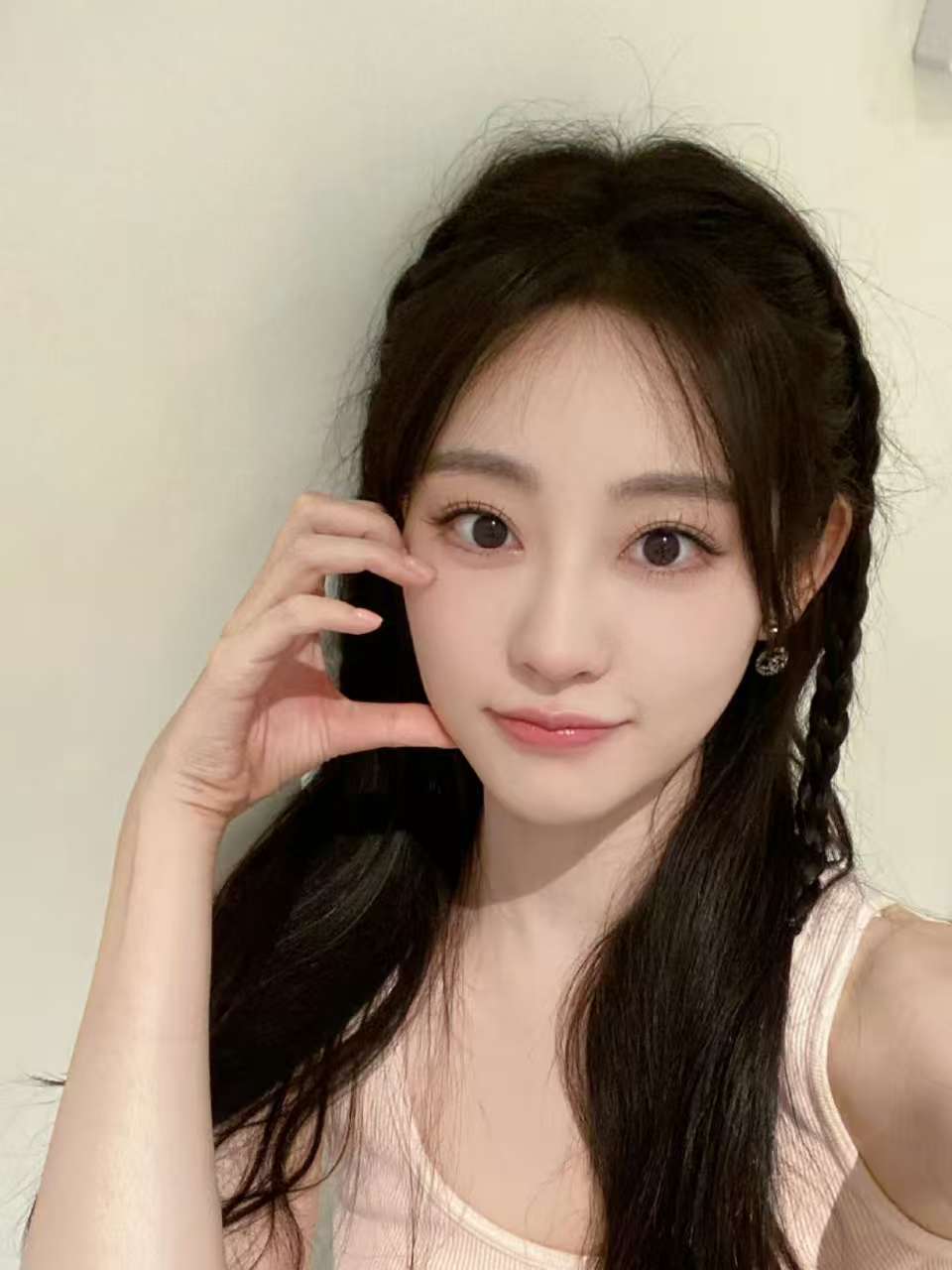 祝绪丹的甄碎片 玫瑰终章，甄心永恒。祝绪丹以演技赋能角色，以颜值惊艳时光，圆满收