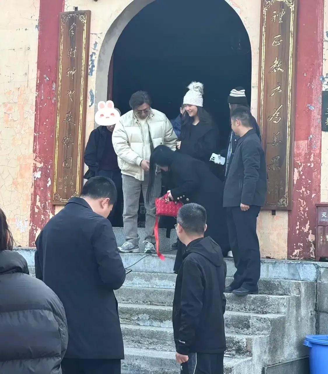李湘这种的“离婚”的两口子少见！全家的氛围比没离的时候还和谐，娱乐圈夫妻离婚后表