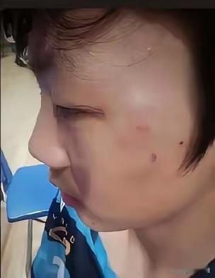 后续来了
这个就是江苏省乒乓球全省青少年的省级选拔赛被打的球员

对面那个输了球