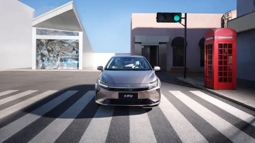 时光里的安心，是卡罗拉双擎的温柔，从1966年的初心启程，到全球超5000万家庭