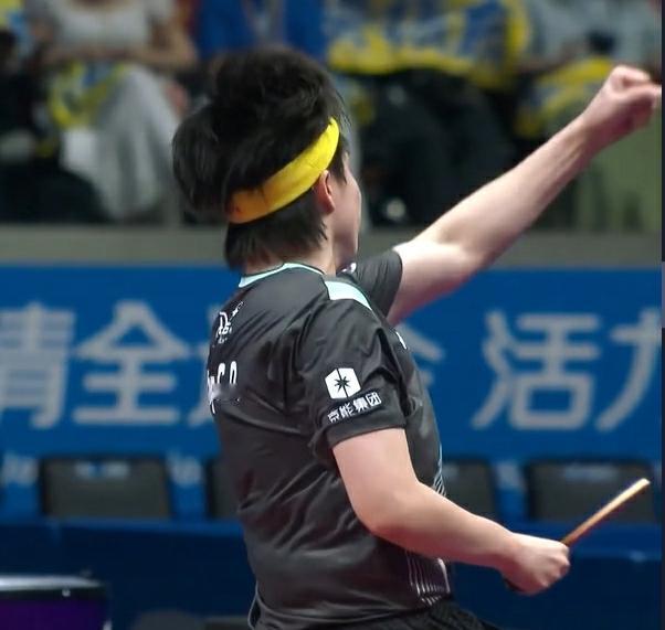 11-7、9-11、11-9，大比分2比1，王楚钦再次领先樊振东。 