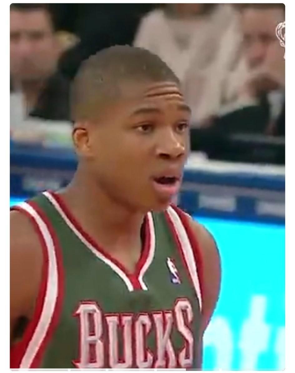 杨瀚森莫慌，当年15号新秀字母哥NBA首秀仅得1分。
作为2013年15号新秀的