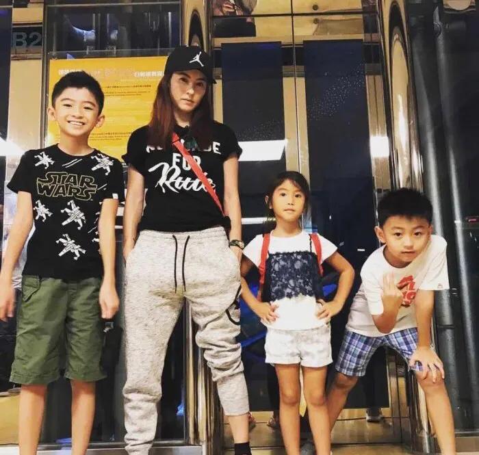 她也许不一定是个好妻子，但是看得出来，她绝对是个好母亲！