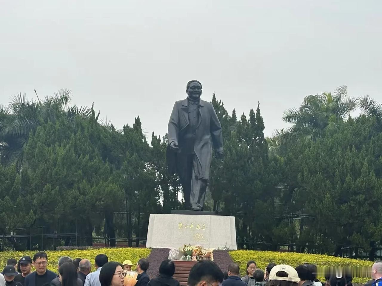 牢记邓公的话，发展才是硬道理[赞]
排除万难，一心一意发展经济
（2025年第一