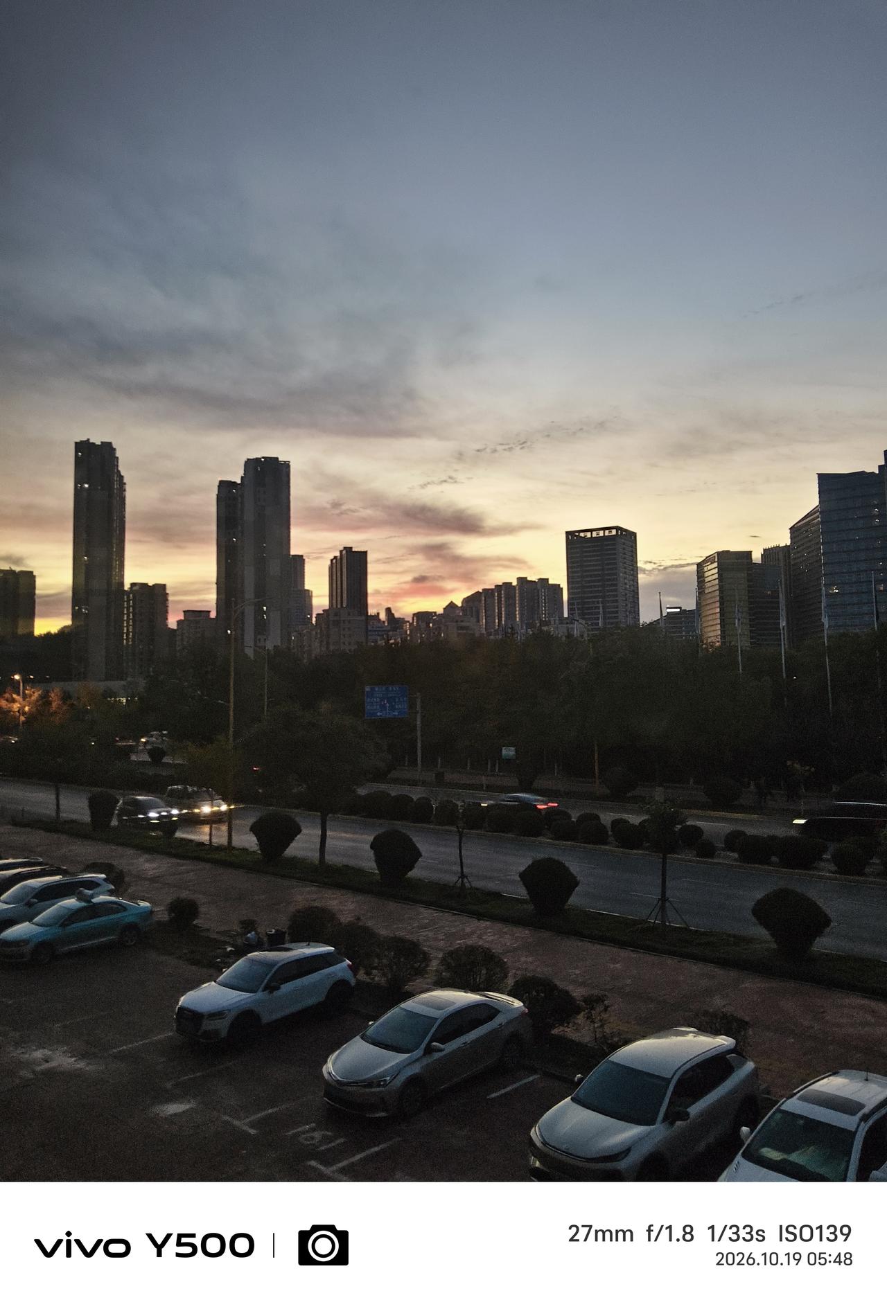 有时就是透着一点希望的曙光。