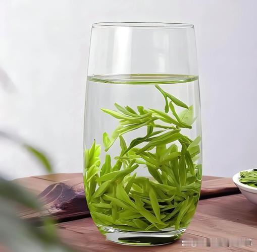 喝感冒灵颗粒后再喝绿茶，二者犯冲啦！
     昨天上午我鼻子不通气，估摸是感冒